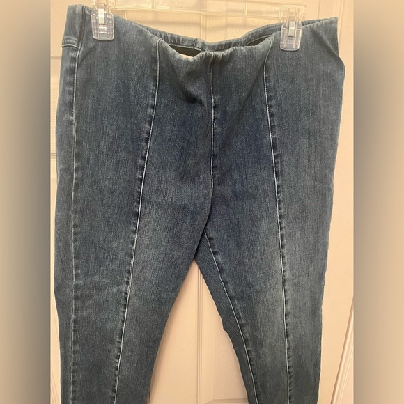 Soft Surroundings Women’s Petite Medium Wash Center Seam Hi Rise Pull On Jean LP - Picture 2 of 5